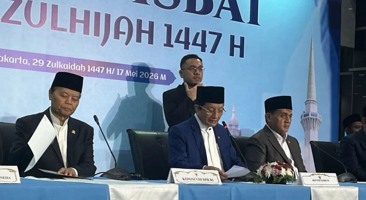 Menteri Agama Nasaruddin Umar (tengah) memimpin konferensi pers hasil Sidang Isbat penentuan awal Zulhijah 1447 Hijriah sekaligus Idul Adha 2026 di Jakarta, Minggu (17/5/2026). (foto:ist/Ant)