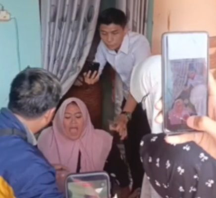 Mediasi pelapor di rumah terlapor Wonorejo Rungkut, Surabaya.