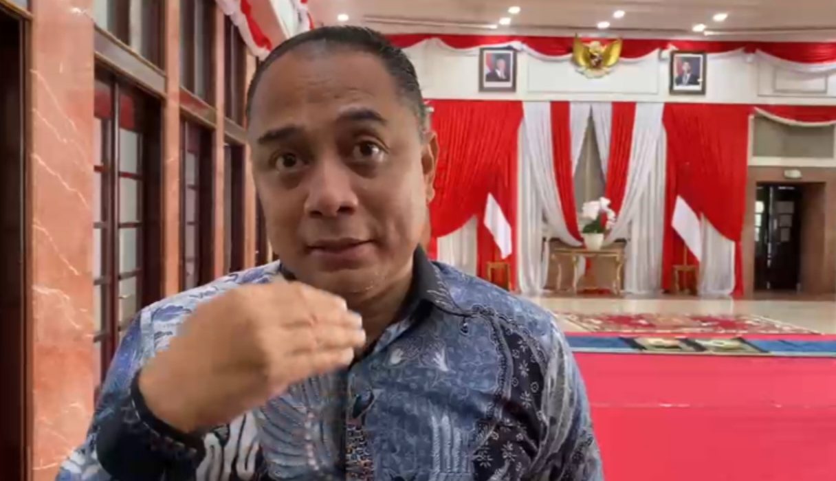 Eri menerangkan kronologi temuan audit independen terkait dugaan awal kasus korupsi mantan Dirut PD TS KBS Chairul Anwar.