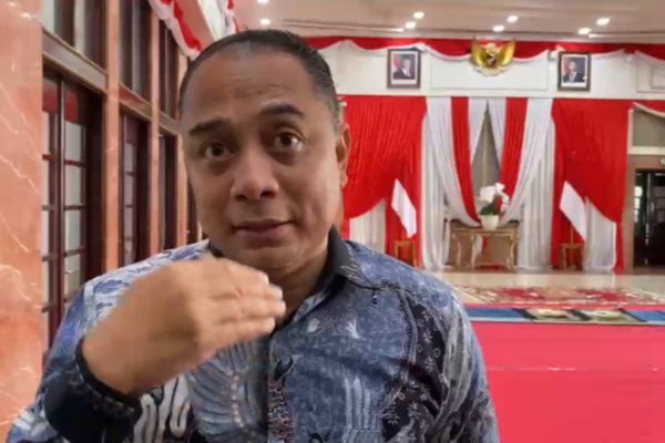 Eri menerangkan kronologi temuan audit independen terkait dugaan awal kasus korupsi mantan Dirut PD TS KBS Chairul Anwar.