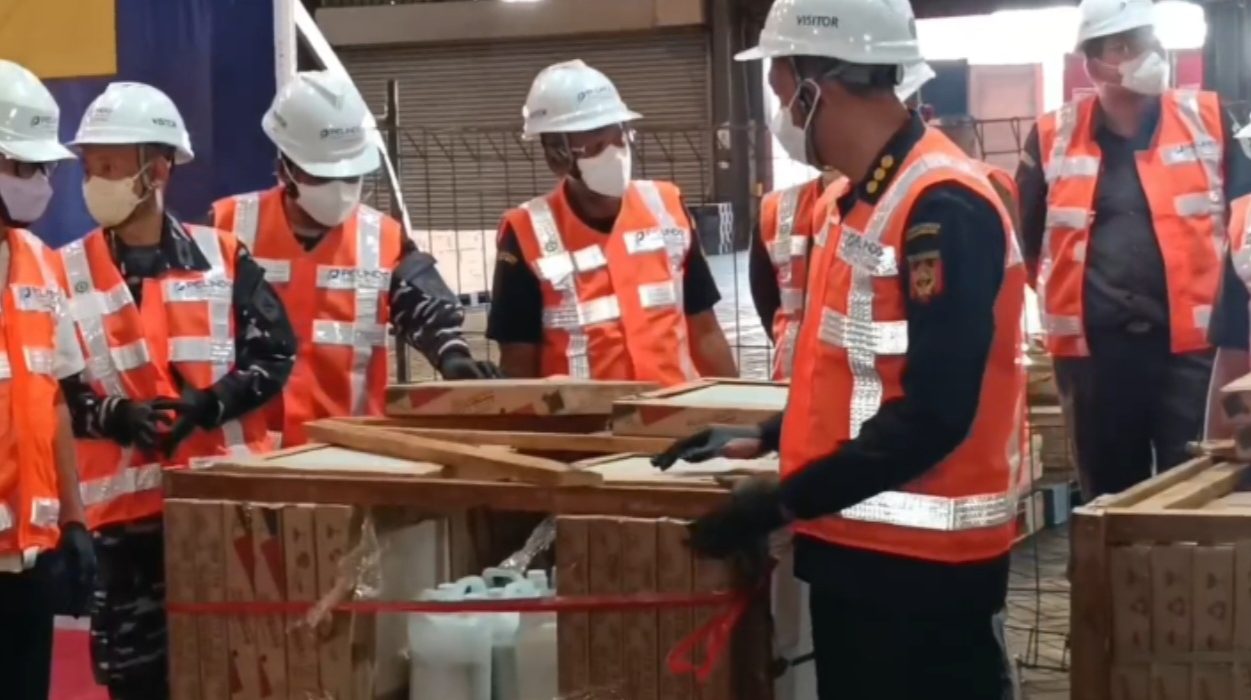 Petugas Gabungan mengungkap Ekspor Merkuri Ilegal di Terminal Petikemas.