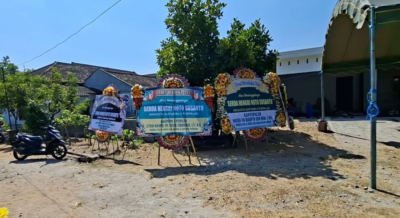 Rumah duka Serda Hengki Noto Susanto di Desa Sidorejo, Kecamatan Kebonsari, Kabupaten Madiun, Jumat (17/7/2026). Keluarga mengenang almarhum sebagai sosok sederhana dan bertanggung jawab.