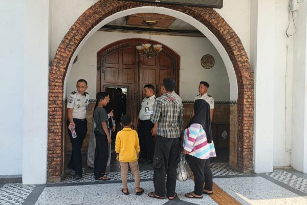 Suasana Lapas Kelas I Madiun. Seorang narapidana yang sempat kabur berhasil ditangkap di Kabupaten Pati, Jawa Tengah. Lapas mengakui pelarian terjadi akibat kelalaian petugas saat pemeriksaan kendaraan logistik.