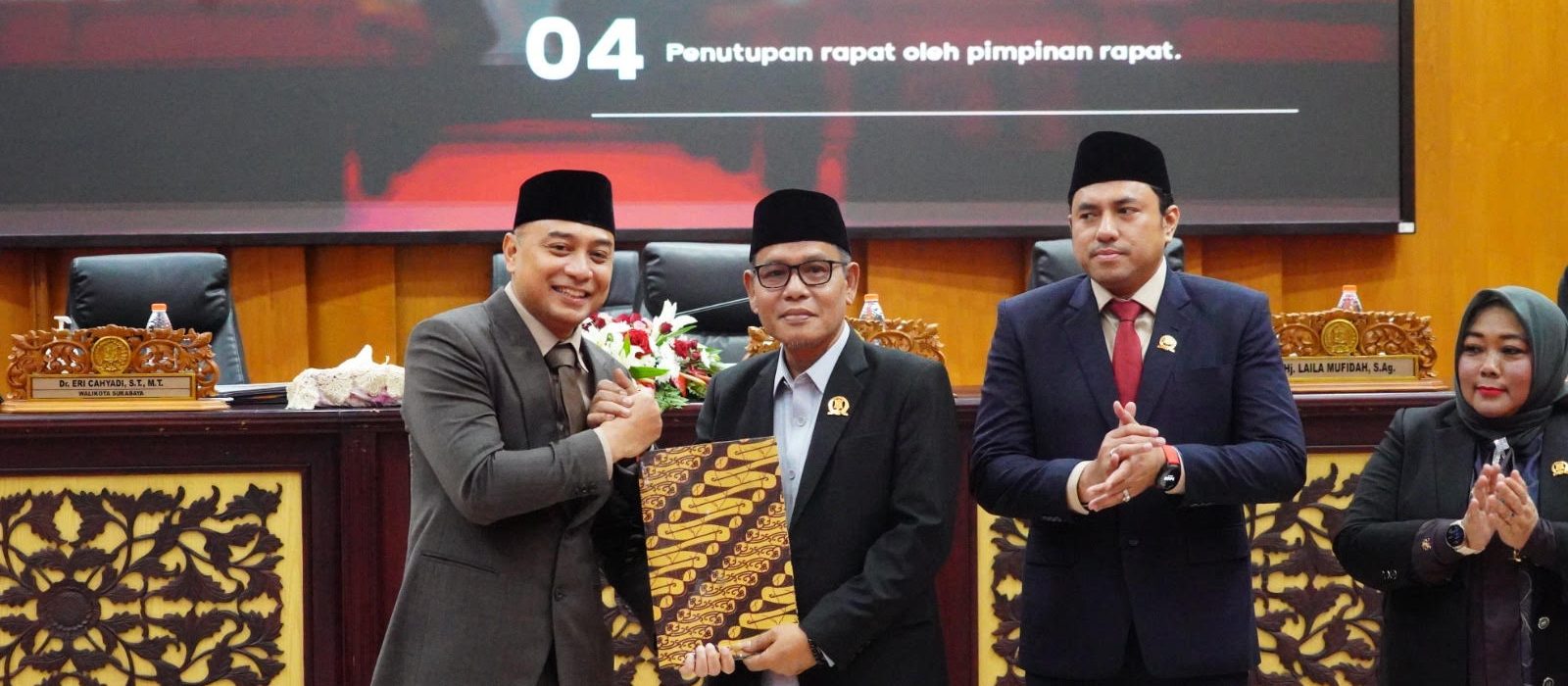 Wali Kota Surabaya Eri Cahyadi membukukan Sisa Lebih Pembiayaan Anggaran (SiLPA) APBD 2025 sebesar Rp516,896 miliar.