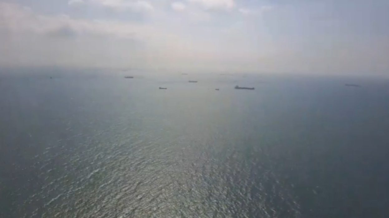 Lokasi kebakaran KMP Mutiara Sentosa II di perairan utara Madura. Keberadaan fisik kapal dipastikan tenggelam oleh tim SAR.