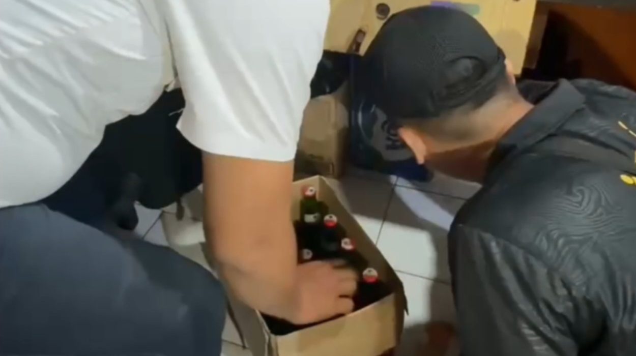 Petugas gabungan Satpol PP Surabaya menemukan 12 botol miras di sebuah warkop.