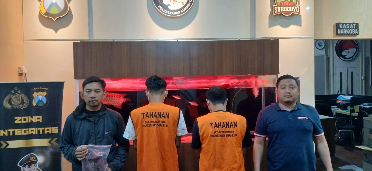 MZK dan ABA tersangka narkoba dengan barsng bukti 250 gram sabu-sabu yang ditangkap di dua lokasi berbeda.