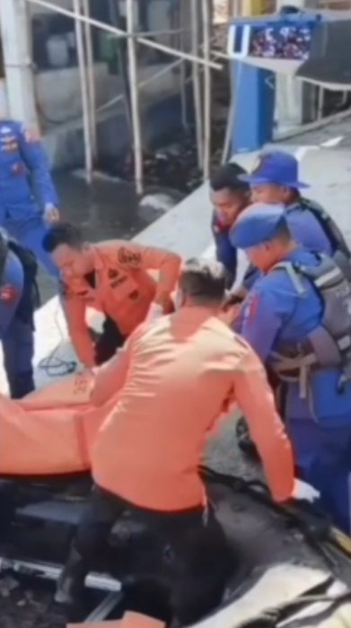 Penemuan Jenazah Pria 29 tahun di Perairan Teluk Lamong.