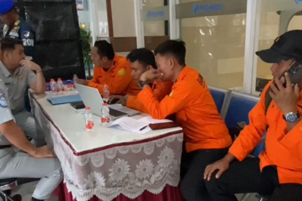 Tim SAR gabungan melanjutkan operasi pencarian korban KMP Mutiara Sentosa 2 sesuai pola pencarian yang ditetapkan Basarnas.