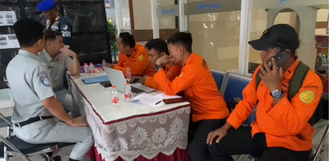 Tim SAR gabungan melanjutkan operasi pencarian korban KMP Mutiara Sentosa 2 sesuai pola pencarian yang ditetapkan Basarnas.