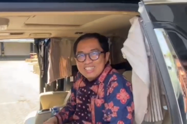 Faisol Riza, Wakil Ketua Umum DPP PKB sekaligus Wamenperin RI, memberikan keterangan terkait pelaksanaan Muktamar NU ke-35 di Jombang, Jawa Timur.