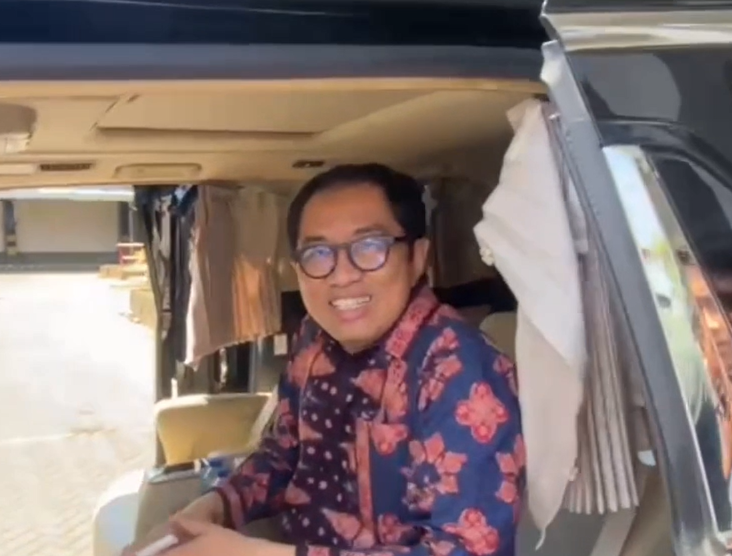Faisol Riza, Wakil Ketua Umum DPP PKB sekaligus Wamenperin RI, memberikan keterangan terkait pelaksanaan Muktamar NU ke-35 di Jombang, Jawa Timur.