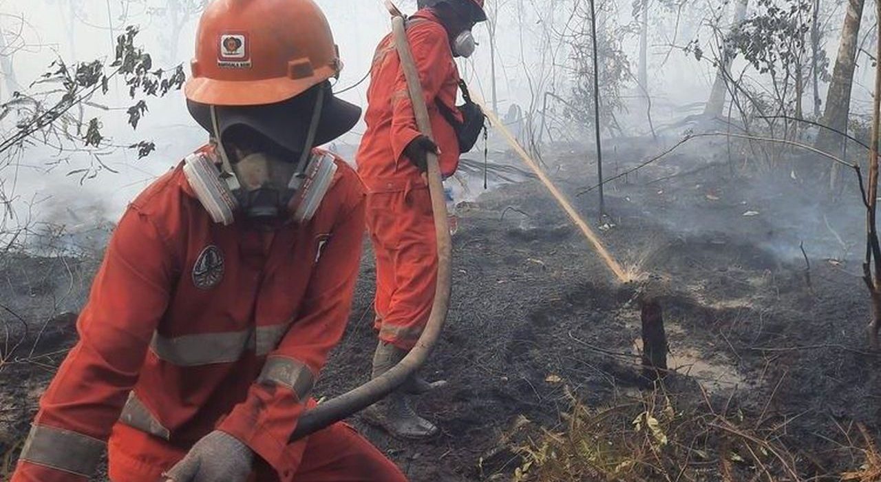 Proses memadaman titik api.