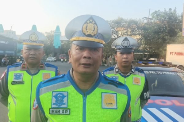 AKP Imam dan jajaran memberi keterangan soal viral truk oleng yang direkam pada Rabu (26/8/2026) lalu.