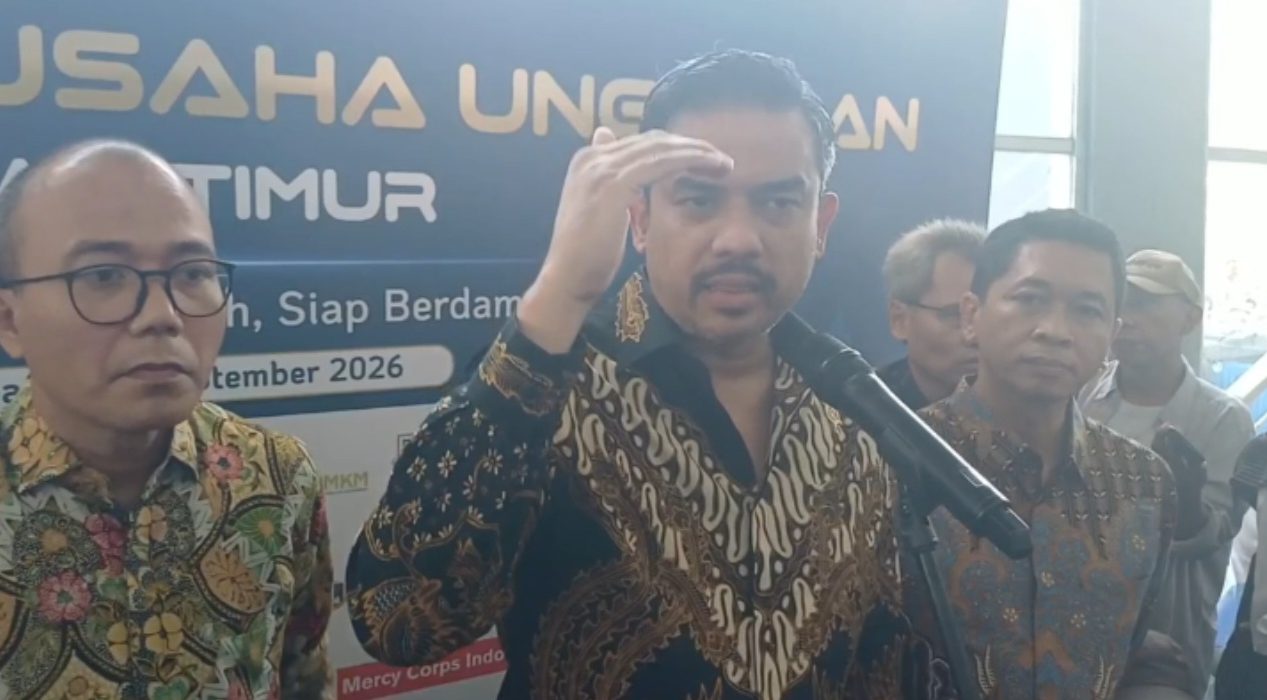 Menteri UMKM Maman Abdurrahman memimpin akad massal Kredit Usaha Rakyat (KUR) di Institut Teknologi Sepuluh Nopember (ITS) Surabaya.