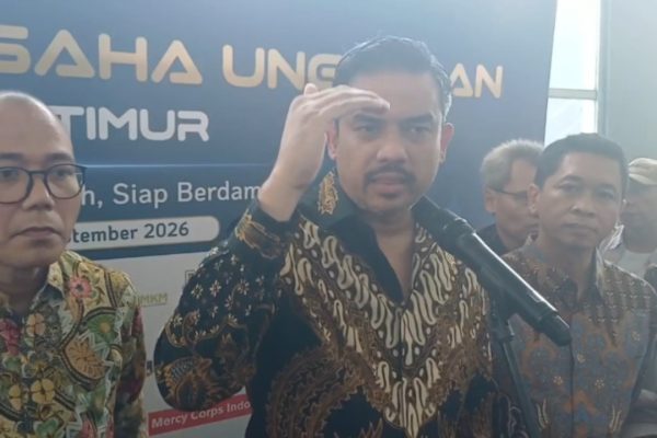 Menteri UMKM Maman Abdurrahman memimpin akad massal Kredit Usaha Rakyat (KUR) di Institut Teknologi Sepuluh Nopember (ITS) Surabaya.