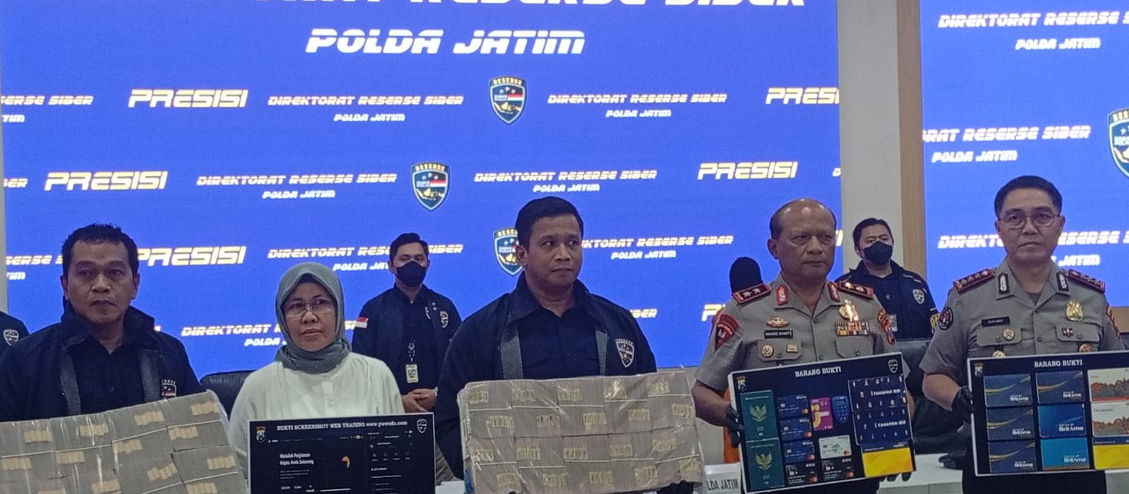 Pengungkapan kasus scam trading kripto senilai Rp81,5 miliar oleh jajaran Polda Jawa Timur.