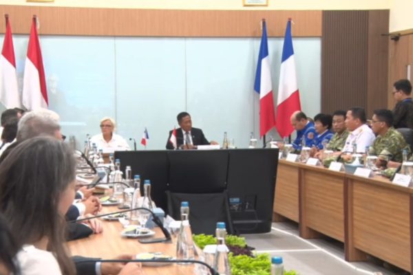 Pertemuan Wakil Menteri Pertahanan RI bersama jajaran dan Menteri Angkatan Bersenjata dan Veteran Prancis di PT PAL Indonesia, Surabaya.