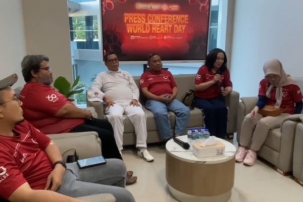 Peringatan Hari Jantung Sedunia pada 29 September digelar melalui diskusi tim medis RS Kemenkes Surabaya dan Yayasan Jantung Indonesia.