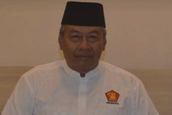 Dewan Penasehat DPD Gerindra Jawa Timur, Faf Adisiswo, memberikan keterangan terkait penggerebekan pesta narkoba yang diduga melibatkan tiga anggota DPRD dari Fraksi Gerindra.