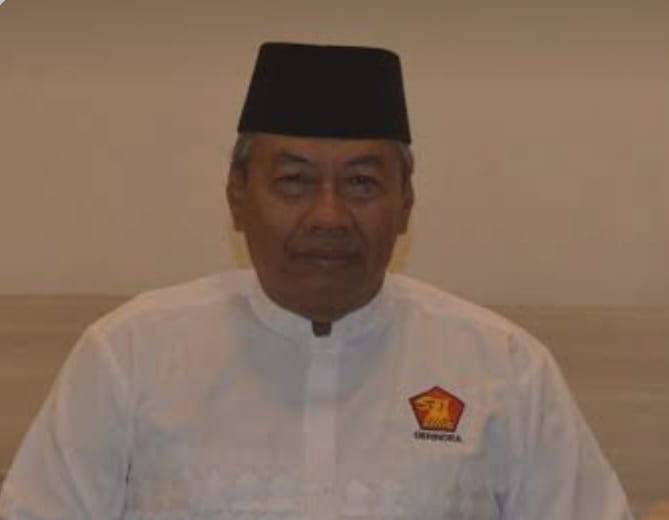 Dewan Penasehat DPD Gerindra Jawa Timur, Faf Adisiswo, memberikan keterangan terkait penggerebekan pesta narkoba yang diduga melibatkan tiga anggota DPRD dari Fraksi Gerindra.