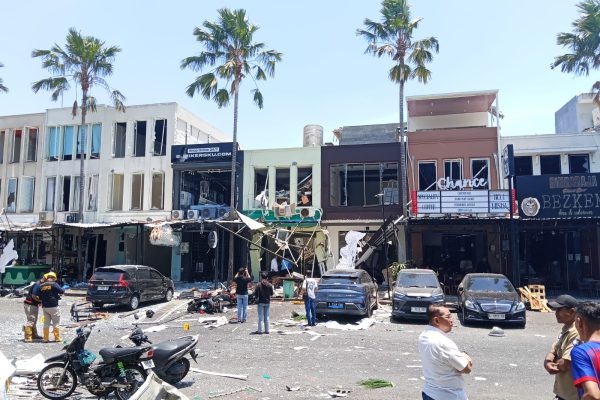 Sedikitnya 40 bangunan ruko lainnya terdampak ledakan dari Restoran Nasi Tempong Dewi Sri.