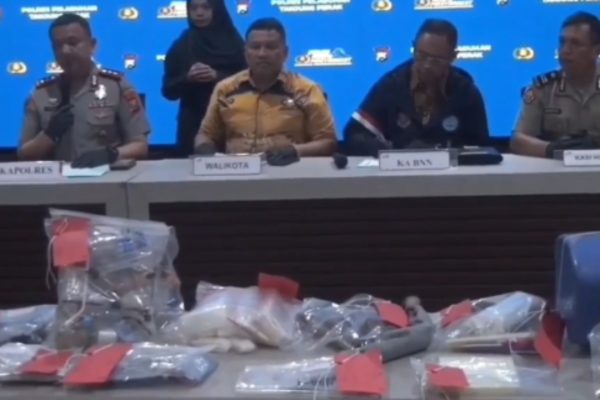 Rilis Polres Pelabuhan Tanjung Perak terkait perkembangan data penggerebekan besar di Jalan Kunti, Surabaya, beberapa hari lalu.