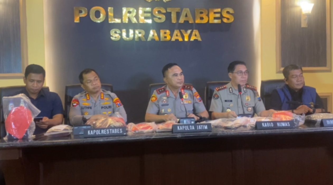 Kapolda Jawa Timur bersama jajaran merilis penangkapan 11 demonstran yang diduga akan menunggangi aksi di Gedung Grahadi, Surabaya.