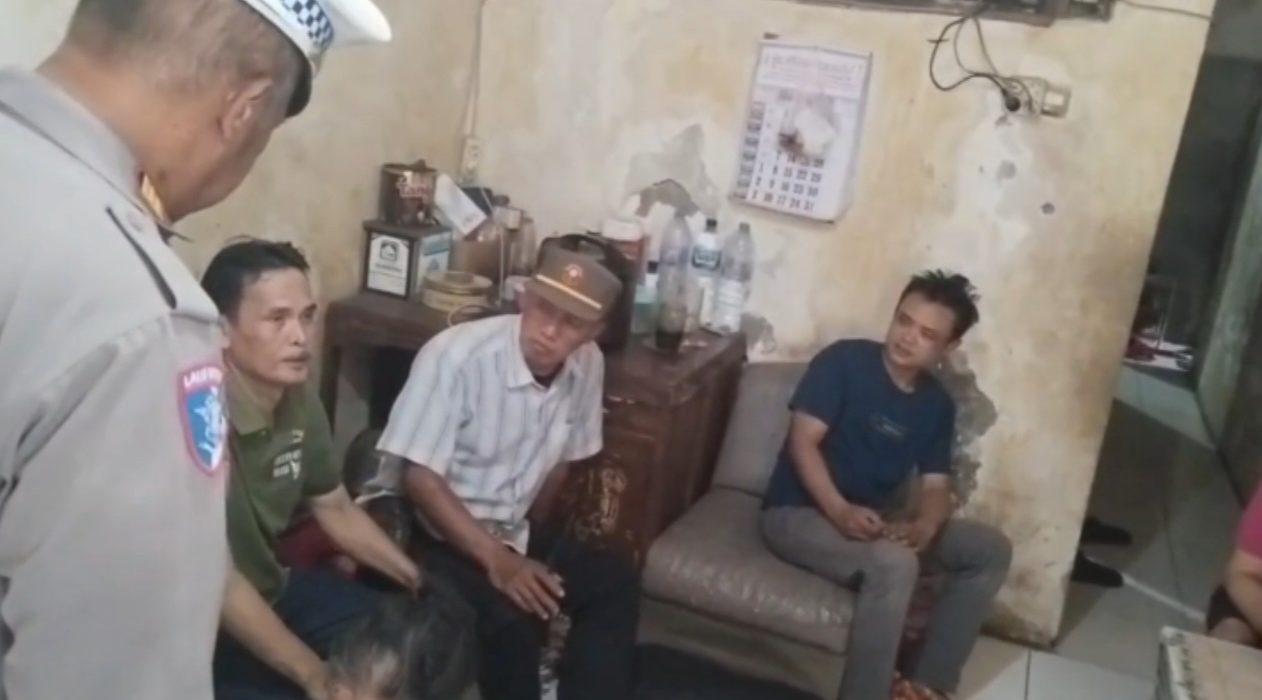 Petugas gabungan mendatangi rumah penampungan di Jalan Kedung Anyar, Surabaya, dan menemukan 10 calon ART yang diduga menjadi korban penyekapan.